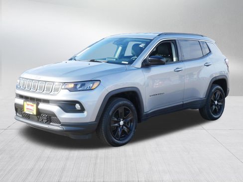 Used 2022 Jeep Compass Latitude image 3
