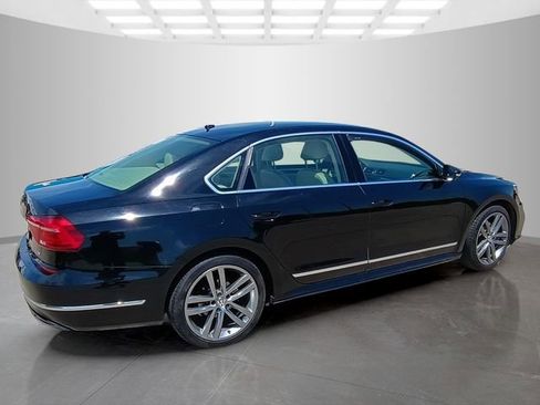 Used 2016 Volkswagen Passat 1.8T R-Line w/ R-Line Lighting Package FWD image 7