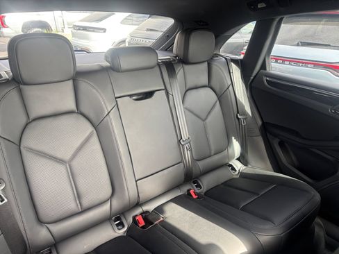 Used 2026 Porsche Macan AWD/4WD image 18