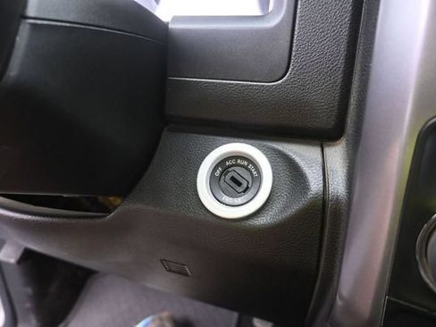 Used 2022 RAM 1500 Classic SLT AWD/4WD image 23