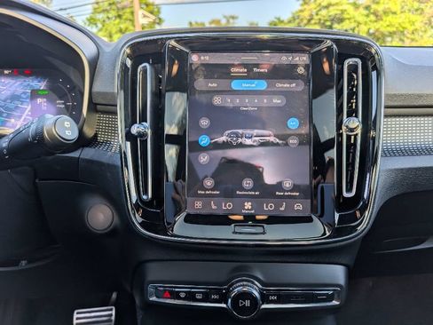 Used 2022 Volvo XC40 P8 Recharge Plus AWD/4WD image 22