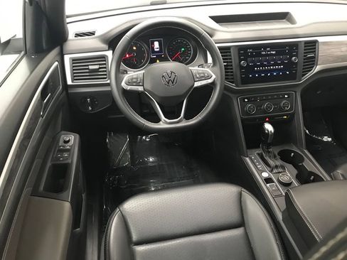 Used 2021 Volkswagen Atlas Cross Sport SE image 28