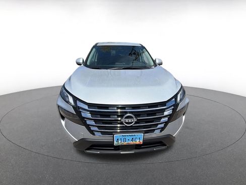 Used 2025 Nissan Rogue SV FWD image 2