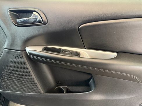 Used 2019 Dodge Journey SE w/ Premium Group image 29