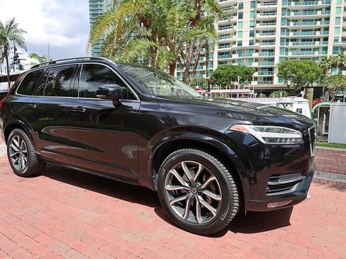 Used 2018 Volvo XC90 T6 Momentum w/ Convenience Package AWD/4WD image 1