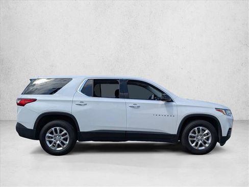 Used 2021 Chevrolet Traverse LS FWD image 3