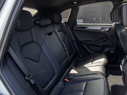 Used 2026 Porsche Macan AWD/4WD image 27