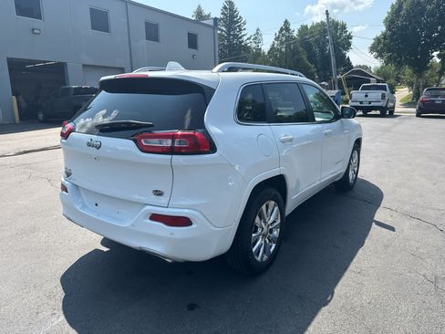 Used 2017 Jeep Cherokee Overland AWD/4WD image 3