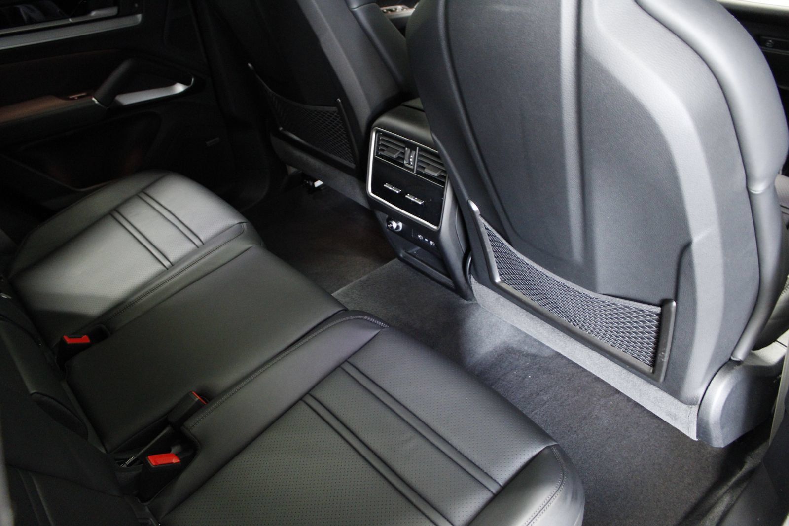 Certified 2026 Porsche Cayenne E-Hybrid AWD/4WD image 47