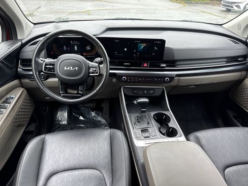 Used 2025 Kia Carnival FWD image 20