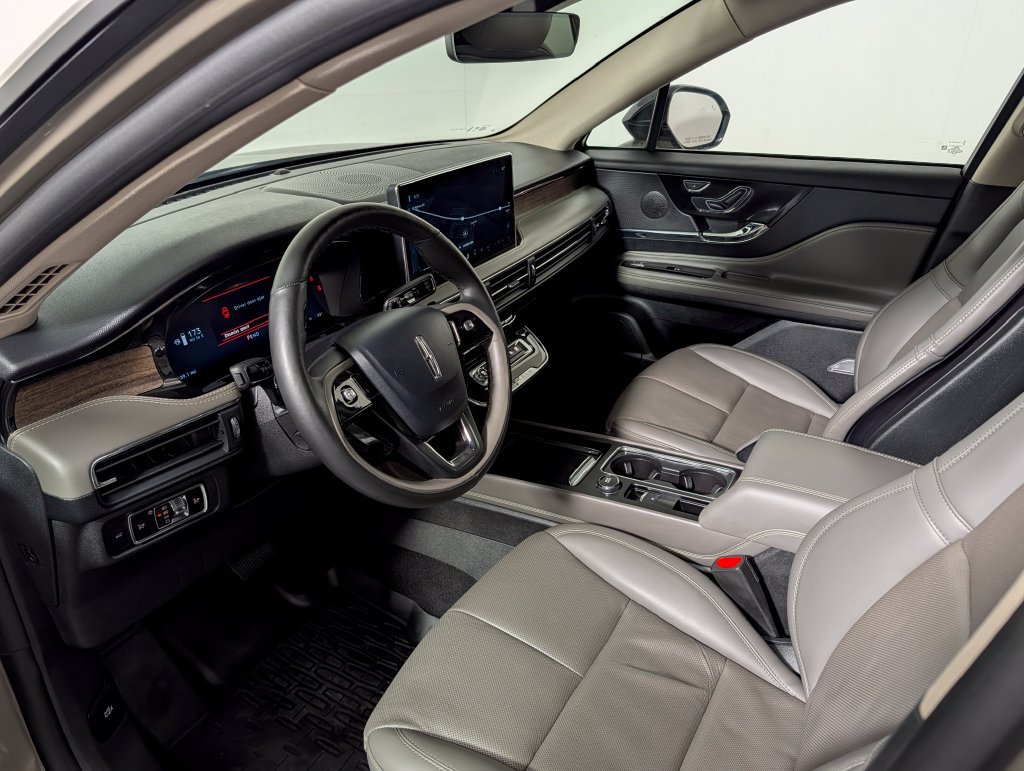 Used 2025 Lincoln Corsair Reserve AWD/4WD image 23