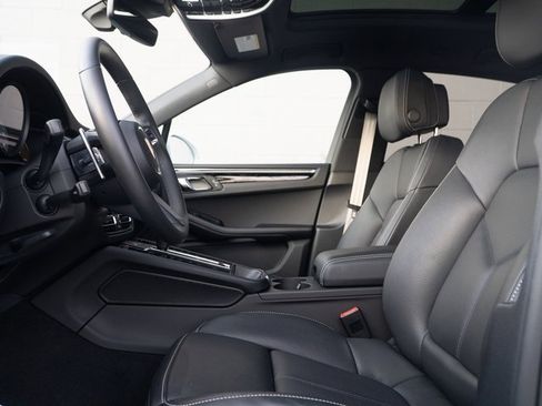Certified 2025 Porsche Macan S image 17