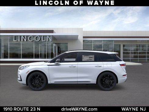 New 2026 Lincoln Corsair Reserve w/ Jet Appearance Package AWD/4WD image 3