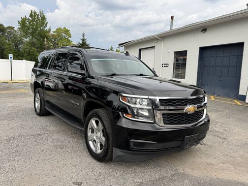 Used 2018 Chevrolet Suburban LT image 4