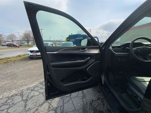 Used 2023 Jeep Grand Cherokee Limited w/ Luxury Tech Group II AWD/4WD image 20