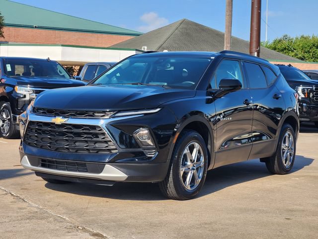 Used 2024 Chevrolet Blazer LT w/ Convenience Package FWD image 3