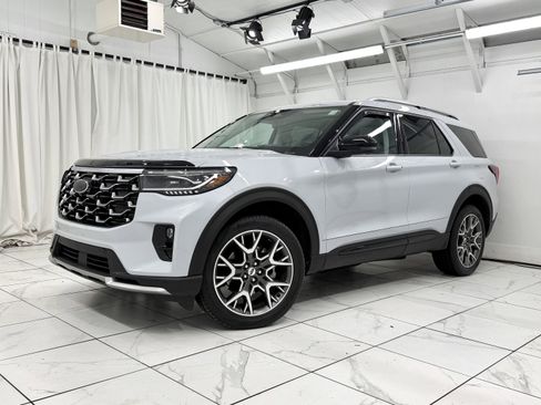 Used 2025 Ford Explorer Platinum w/ Ultimate Package image 6