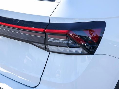 New 2025 Volkswagen Taos SE image 15