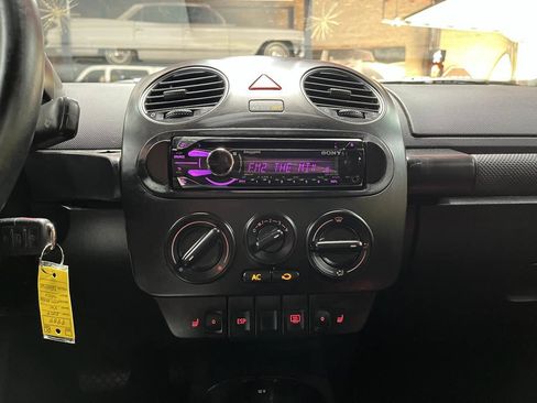 Used 2009 Volkswagen Beetle S FWD image 16