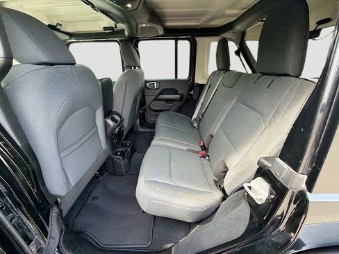 Used 2024 Jeep Wrangler Sahara image 22