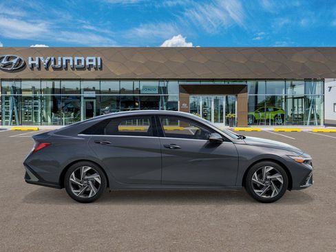 New 2026 Hyundai Elantra Limited FWD image 7
