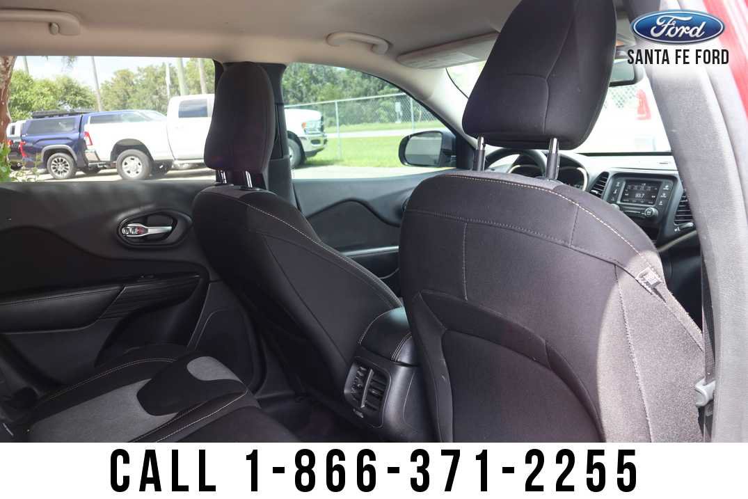 Used 2016 Jeep Cherokee Sport FWD image 19