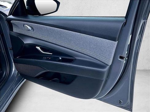 Used 2023 Hyundai Elantra Limited image 19