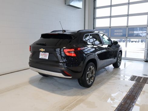 New 2026 Chevrolet Trax LT w/ LT Convenience Package image 3