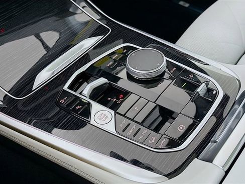 New 2026 BMW X7 xDrive40i w/ M Sport Package image 17