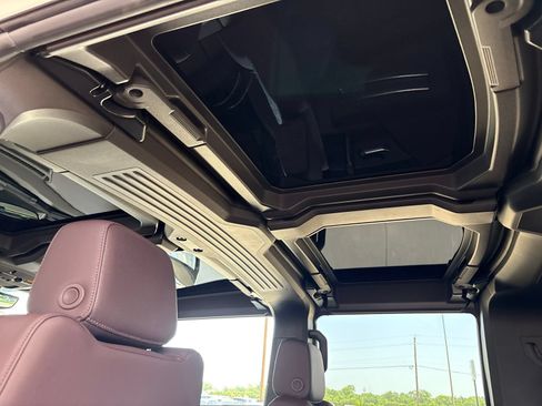 New 2026 GMC Hummer EV SUV w/ LPO, Dark Essentials Package AWD/4WD image 16