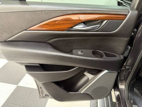 Used 2018 Cadillac Escalade Premium Luxury image 17