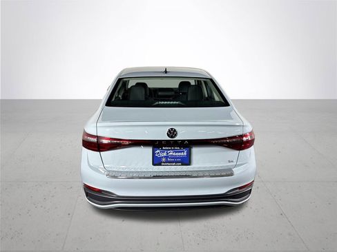 New 2026 Volkswagen Jetta SE image 7