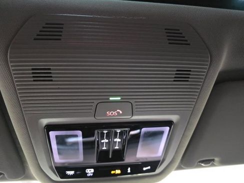 Used 2024 Volkswagen Atlas Peak Edition SE image 22