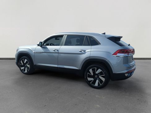 Certified 2024 Volkswagen Atlas Cross Sport SE image 3