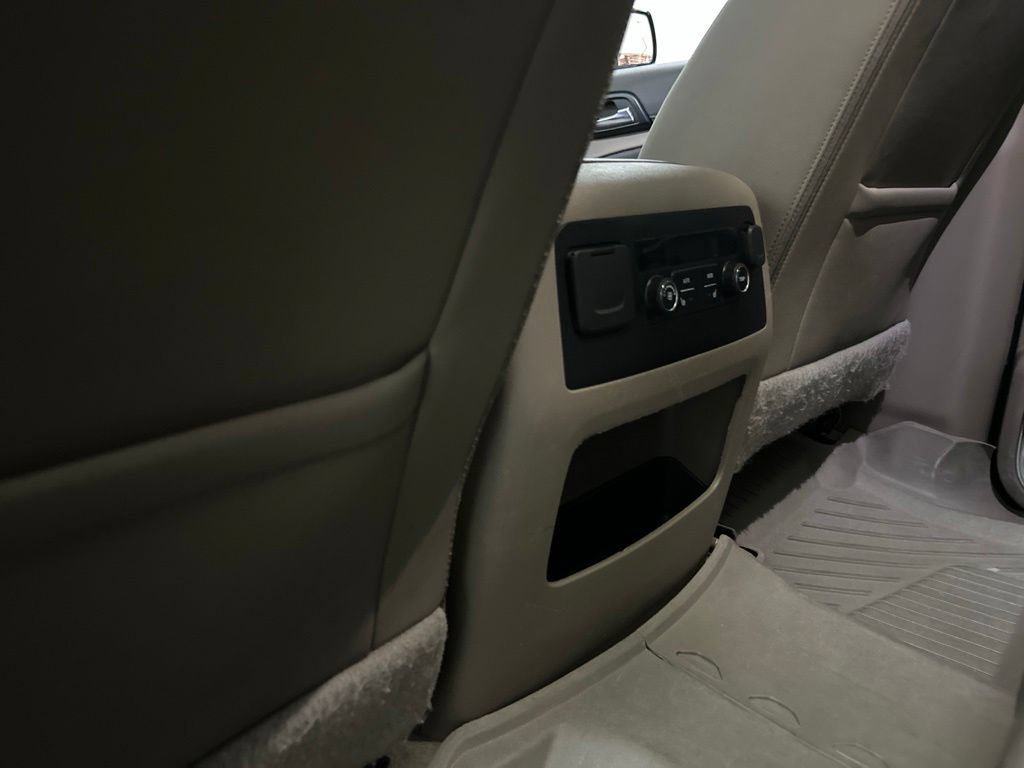 Used 2020 Chevrolet Suburban LT w/ Luxury Package RWD image 54