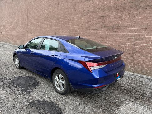 Used 2023 Hyundai Elantra SE FWD image 4