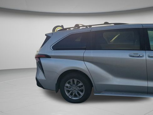 Certified 2024 Toyota Sienna XLE image 15