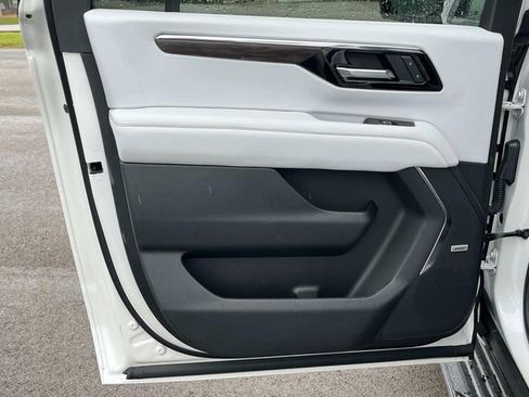 New 2025 Chevrolet Suburban Premier image 20