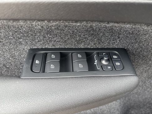 New 2026 Volvo XC40 B5 Core w/ Climate Package AWD/4WD image 17