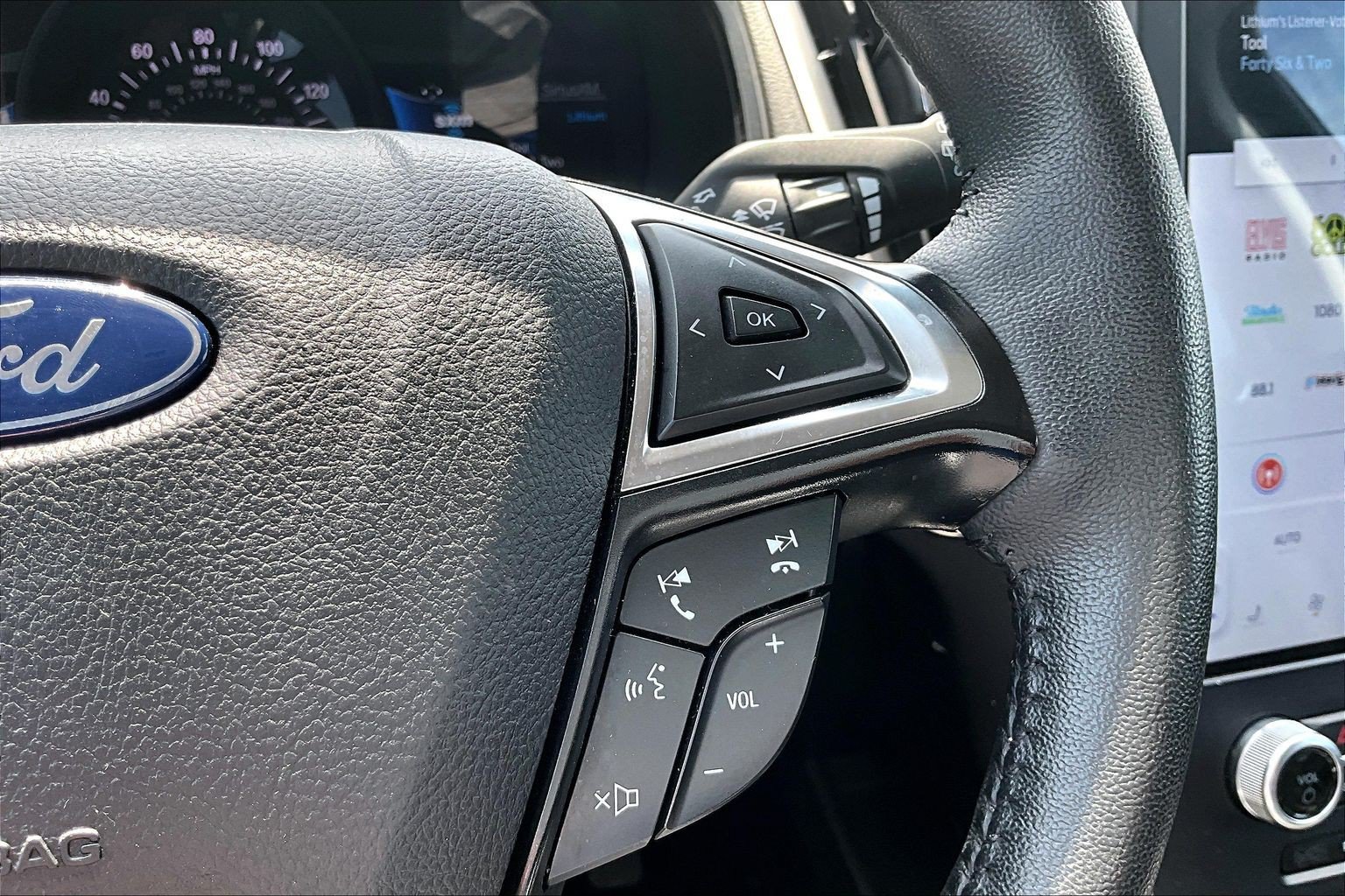 Used 2024 Ford Edge SEL AWD/4WD image 23