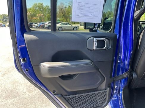 Used 2018 Jeep Wrangler Unlimited Sahara AWD/4WD image 29