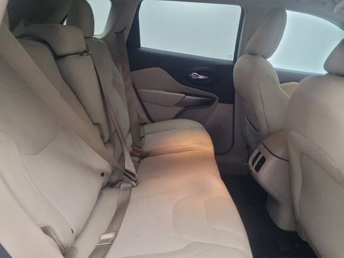 Used 2019 Jeep Cherokee Latitude w/ Popular Appearance Group FWD image 19