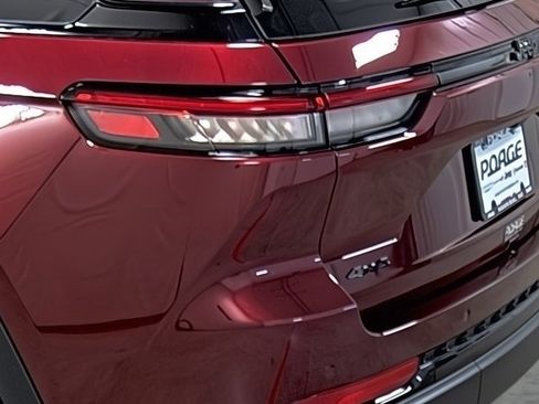 New 2025 Jeep Grand Cherokee Altitude image 10