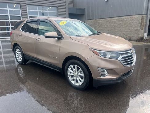 Used 2019 Chevrolet Equinox LT w/ Driver Convenience Package FWD image 3