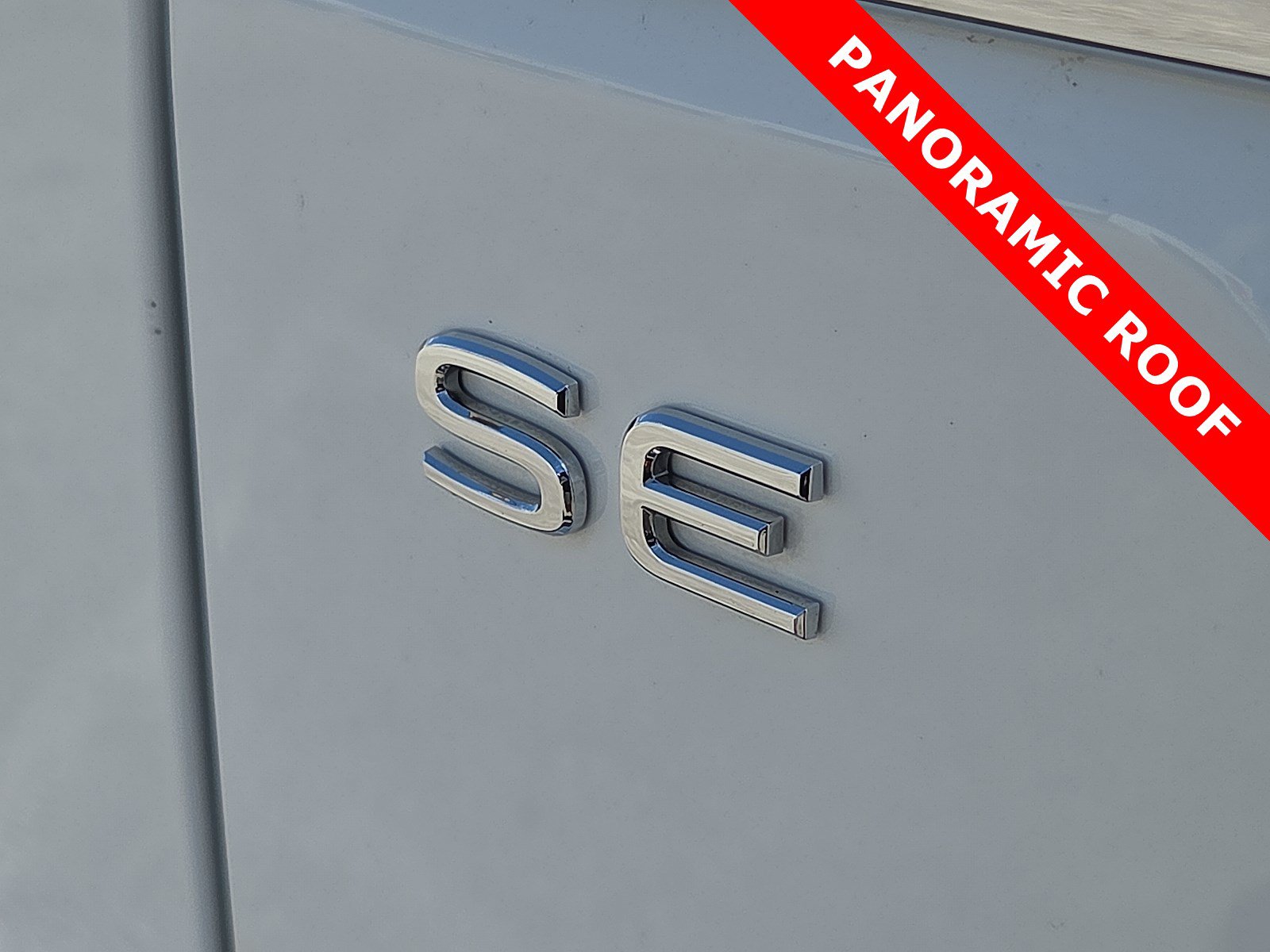 Used 2024 Volkswagen Atlas SE w/ Panoramic Sunroof Package FWD image 8