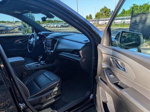 Used 2023 Chevrolet Traverse Premier AWD/4WD image 12