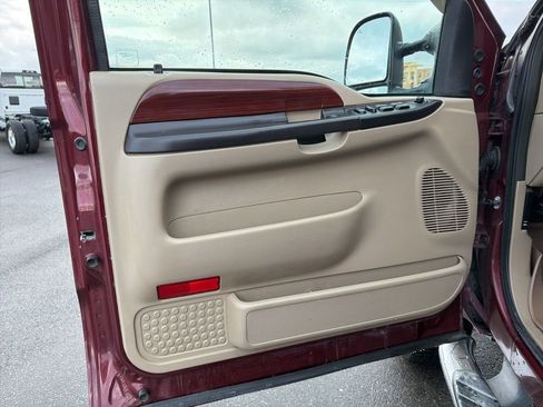 Used 2006 Ford F350 Lariat image 14