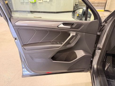 Used 2023 Volkswagen Tiguan SE w/ Panoramic Sunroof Package AWD/4WD image 10