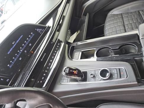 Used 2023 Cadillac Escalade ESV V image 4