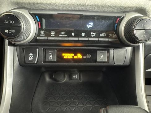 Used 2019 Toyota RAV4 XLE w/ Convenience Package AWD/4WD image 16
